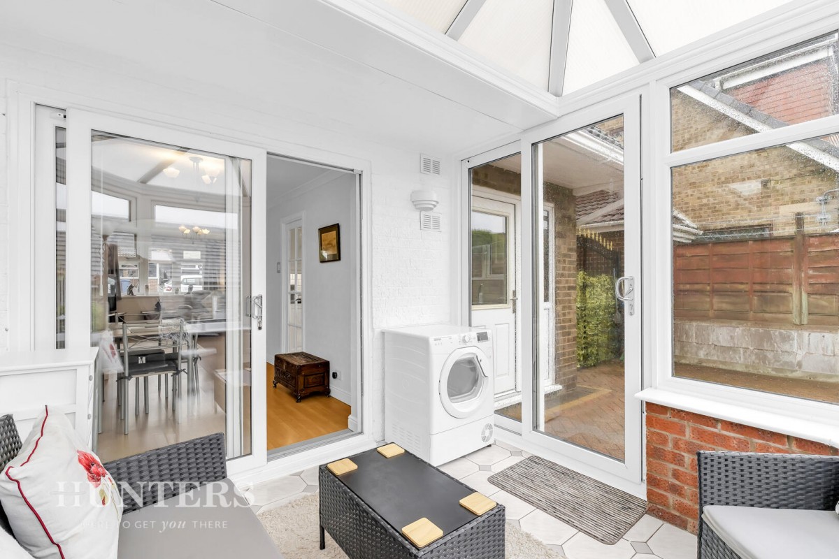 Chichester Close, Smithy Bridge, OL15 8QL