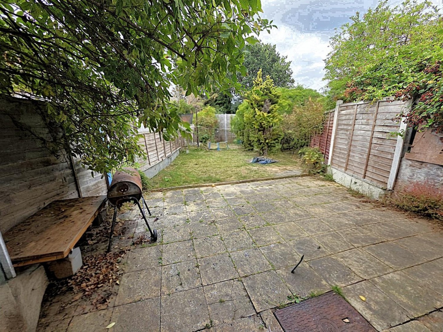 High Road, Romford, RM6
