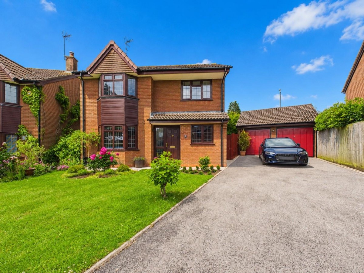 Bockenem Close, Thornbury, Bristol, BS35 2XH