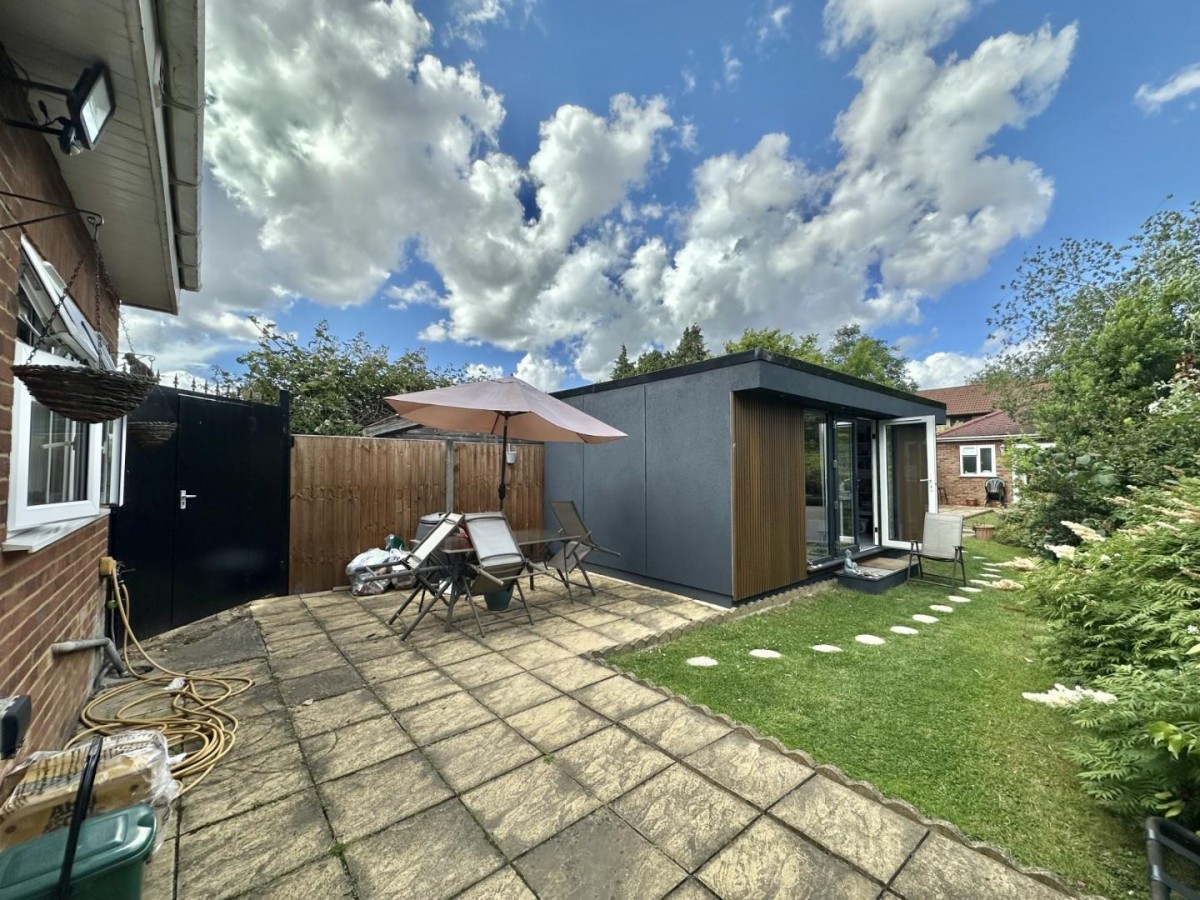 Stirling Road, Hayes