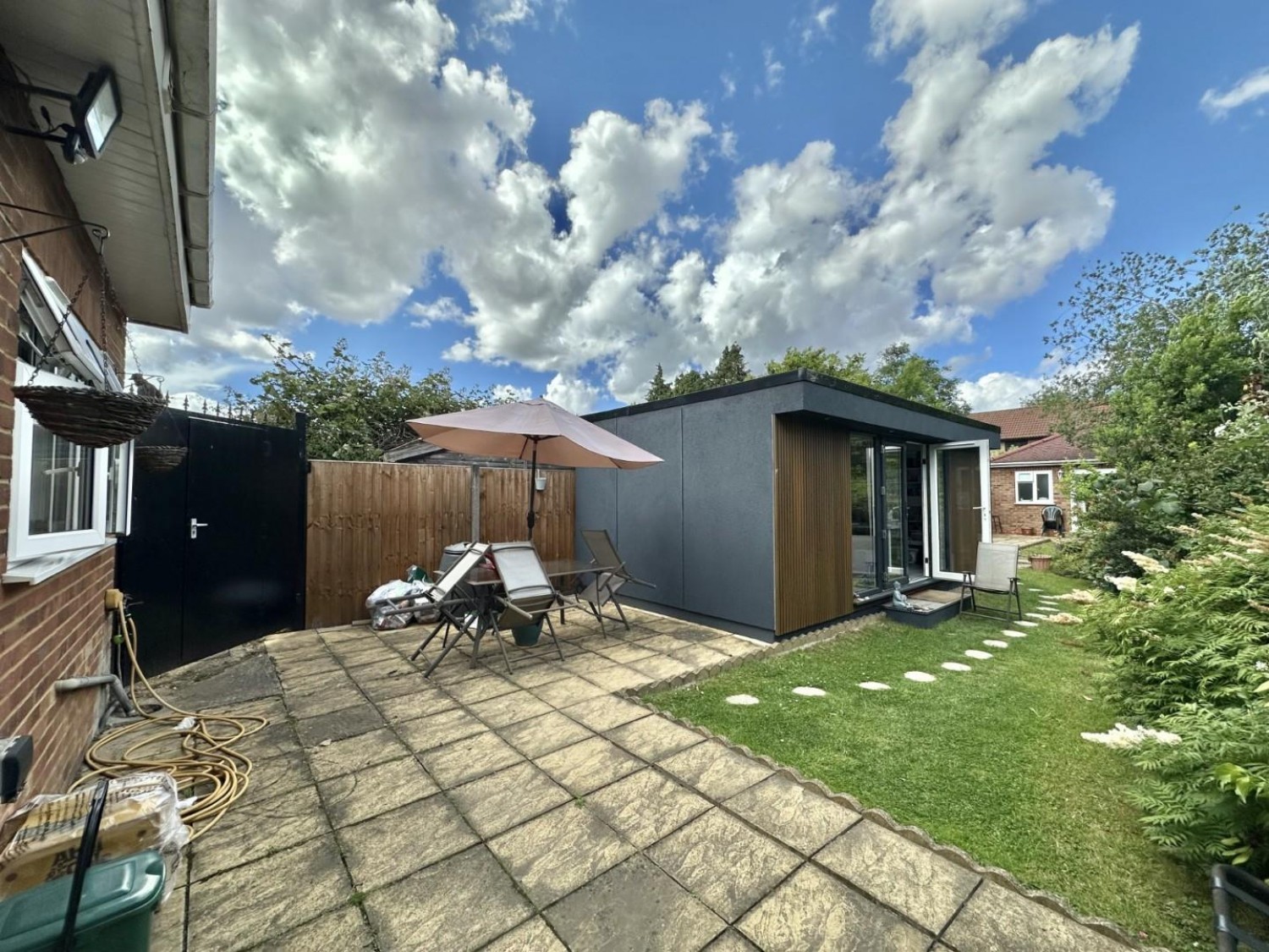4 bedroom House for sale in Stirling Road, Hayes