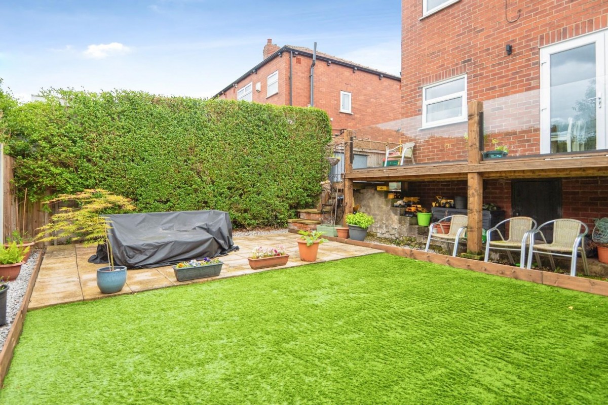 Calverley Gardens, Bramley