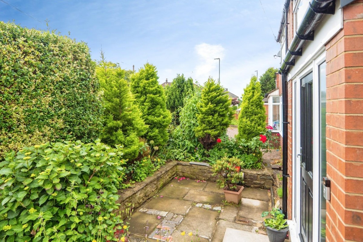 Calverley Gardens, Bramley