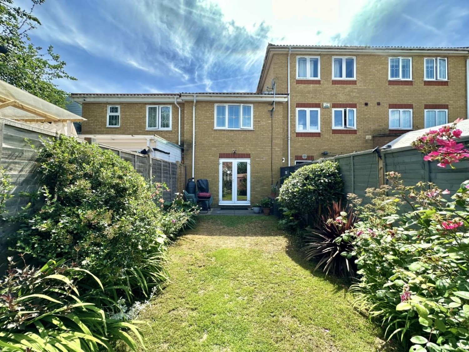 2 bedroom House for sale in Tollgate Drive, Hayes
