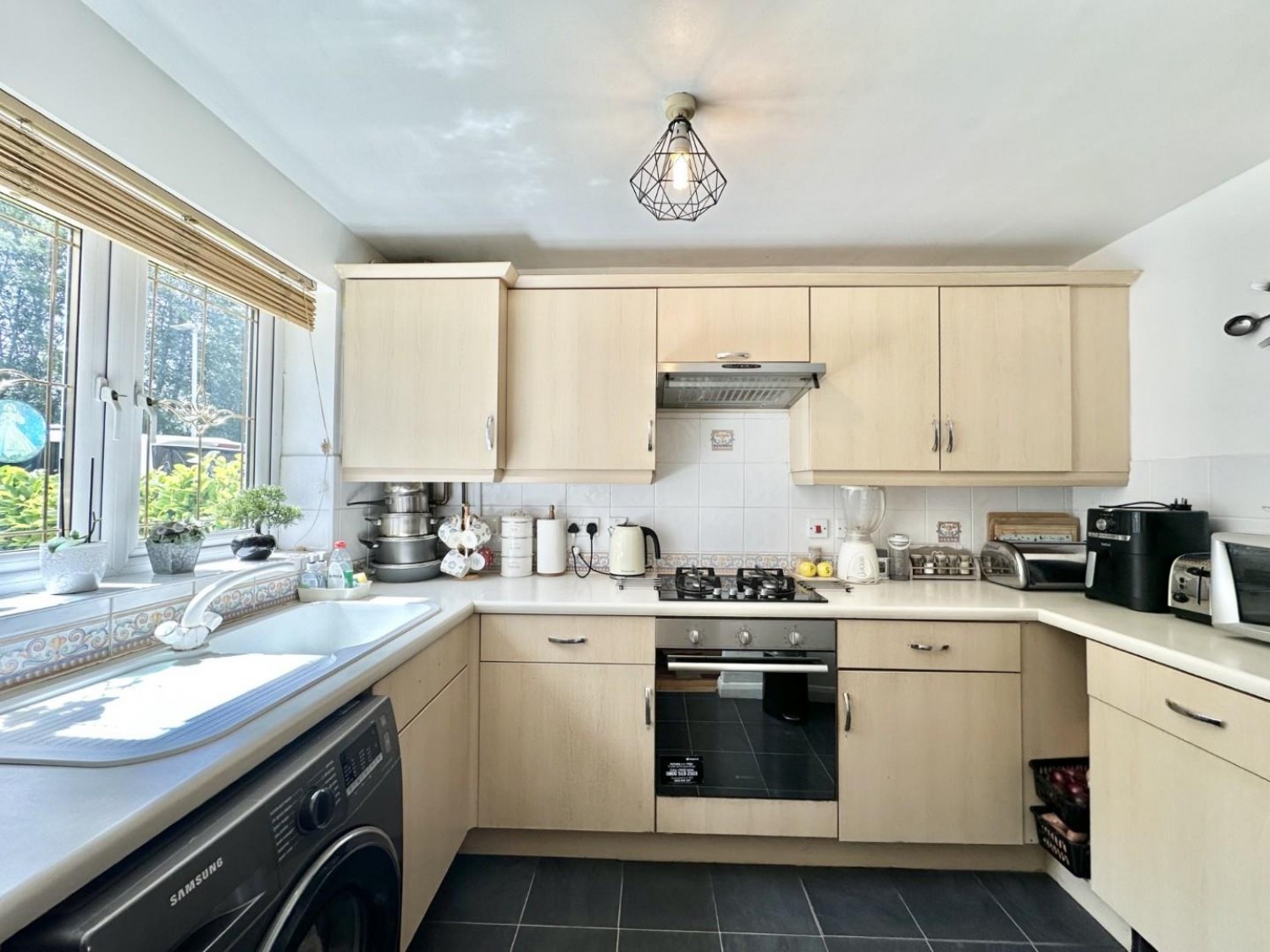 2 bedroom House for sale in Tollgate Drive, Hayes