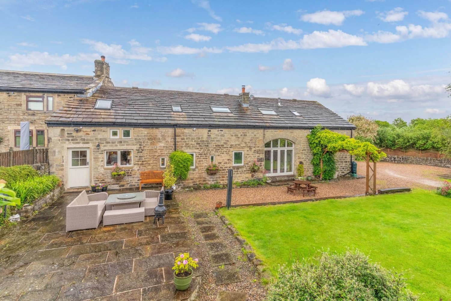 5 bedroom House for sale in Hunters Green, Cullingworth,