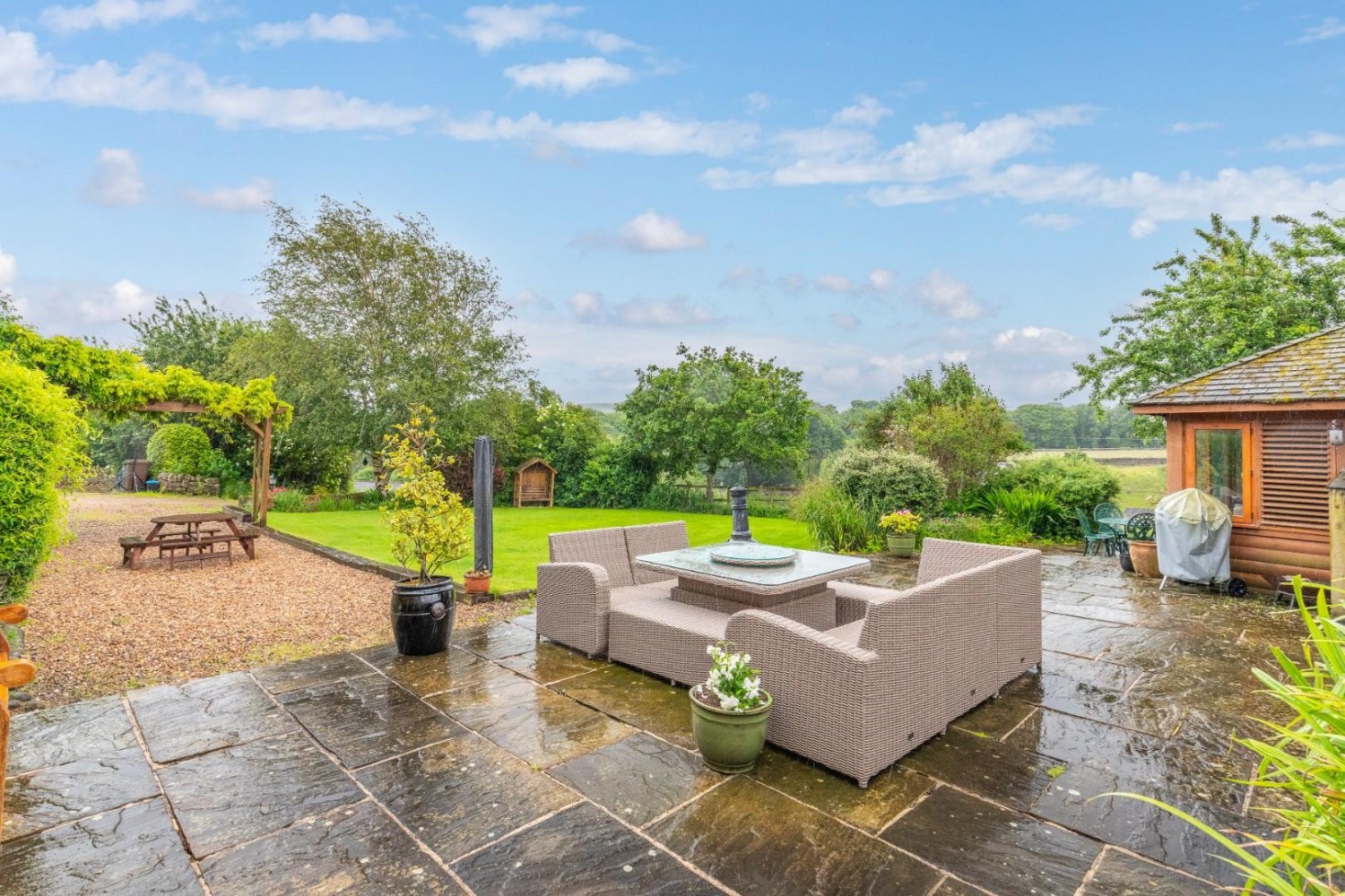 5 bedroom House for sale in Hunters Green, Cullingworth,