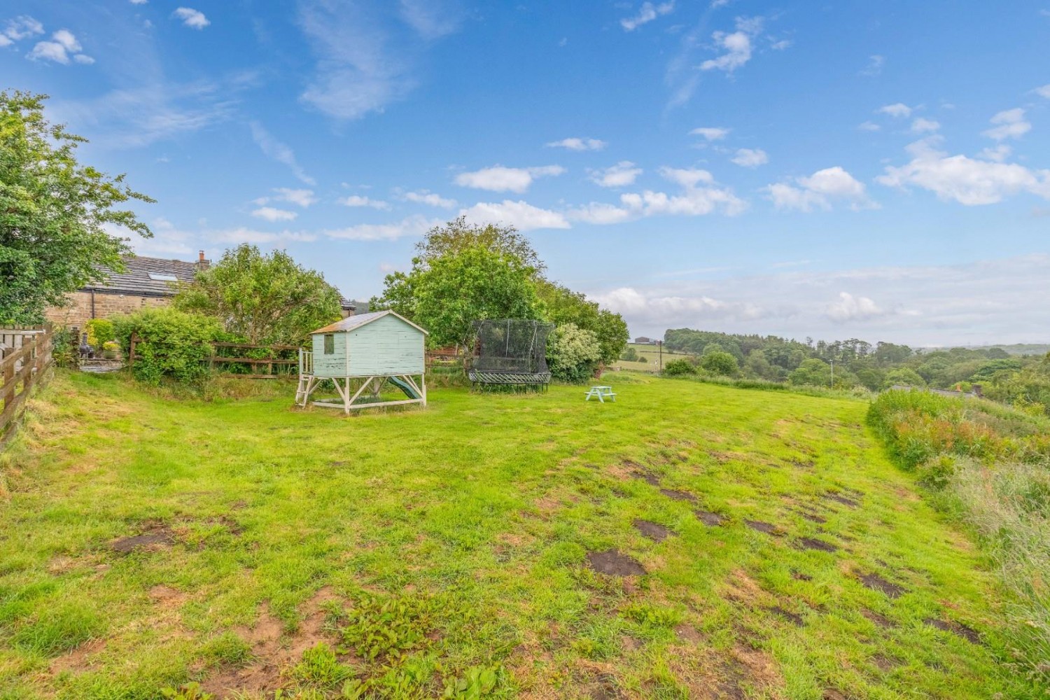 5 bedroom House for sale in Hunters Green, Cullingworth,