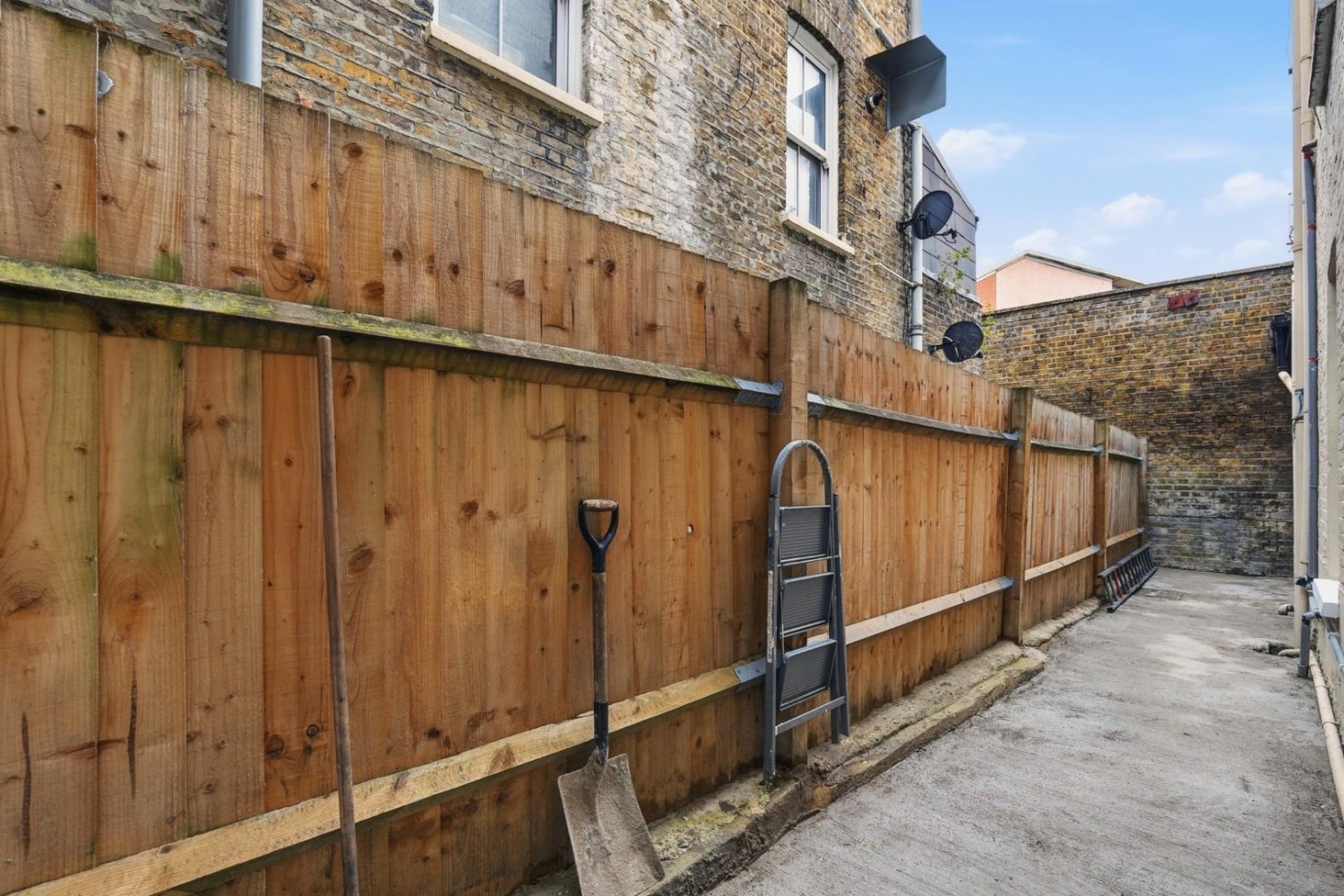 2 bedroom Flat for sale in Coldharbour Lane, London, SE5