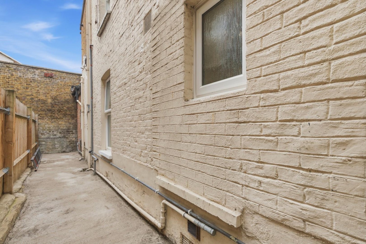 2 bedroom Flat for sale in Coldharbour Lane, London, SE5