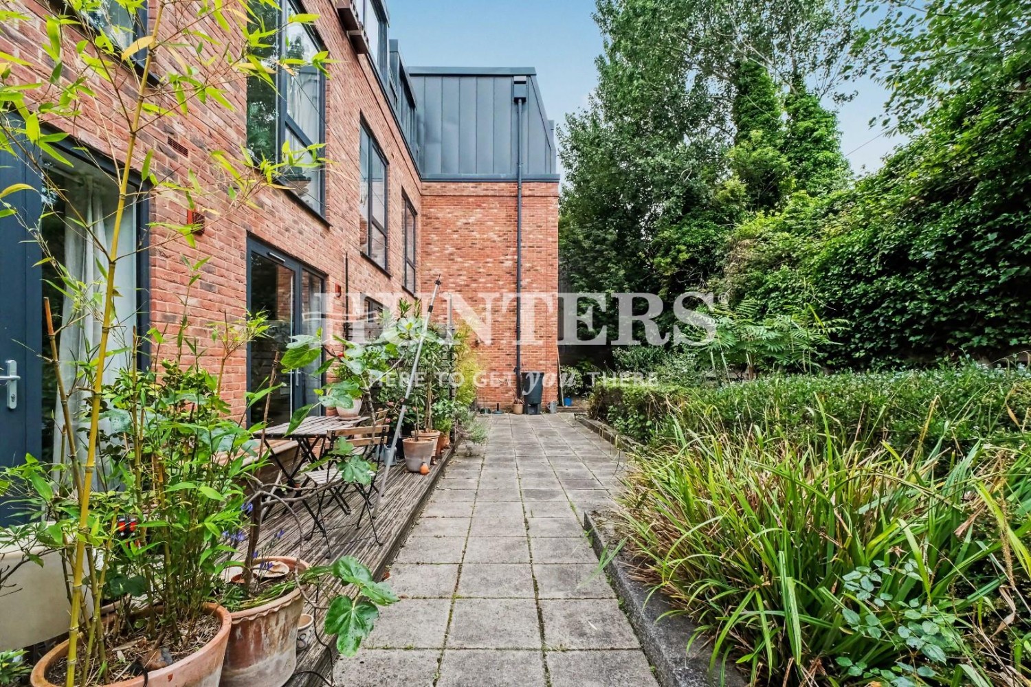 Oak Grove, Cricklewood, London, NW2