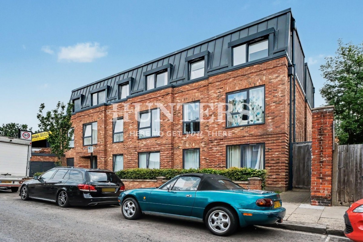 Oak Grove, Cricklewood, London, NW2