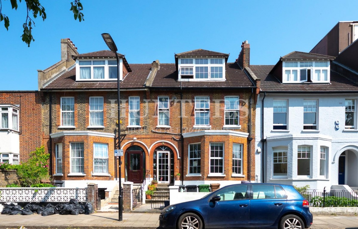 East Bank, London, N16