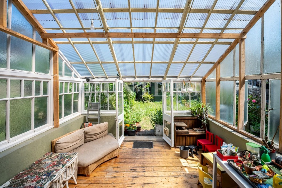 East Bank, London, N16
