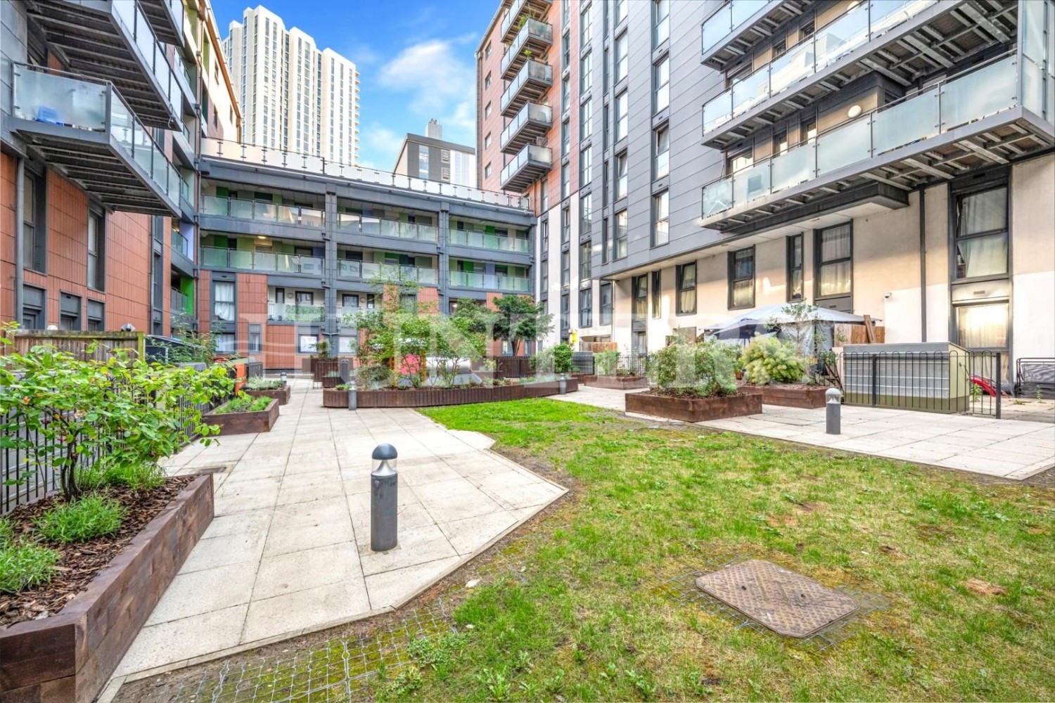 2 bedroom Flat for sale in Lebus Street, London