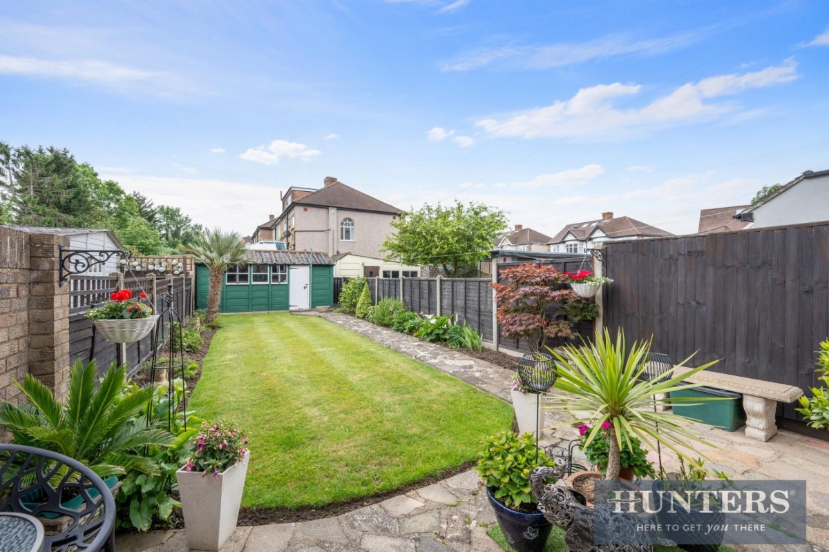 Inveresk Gardens, Worcester Park