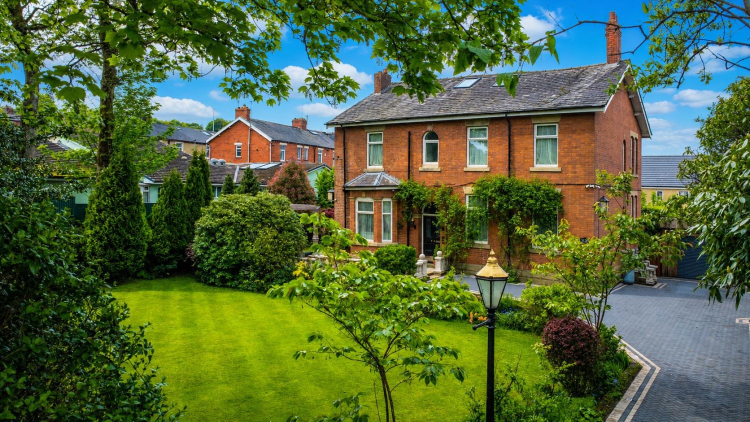 'The Old Vicarage' Hawkshaw Avenue