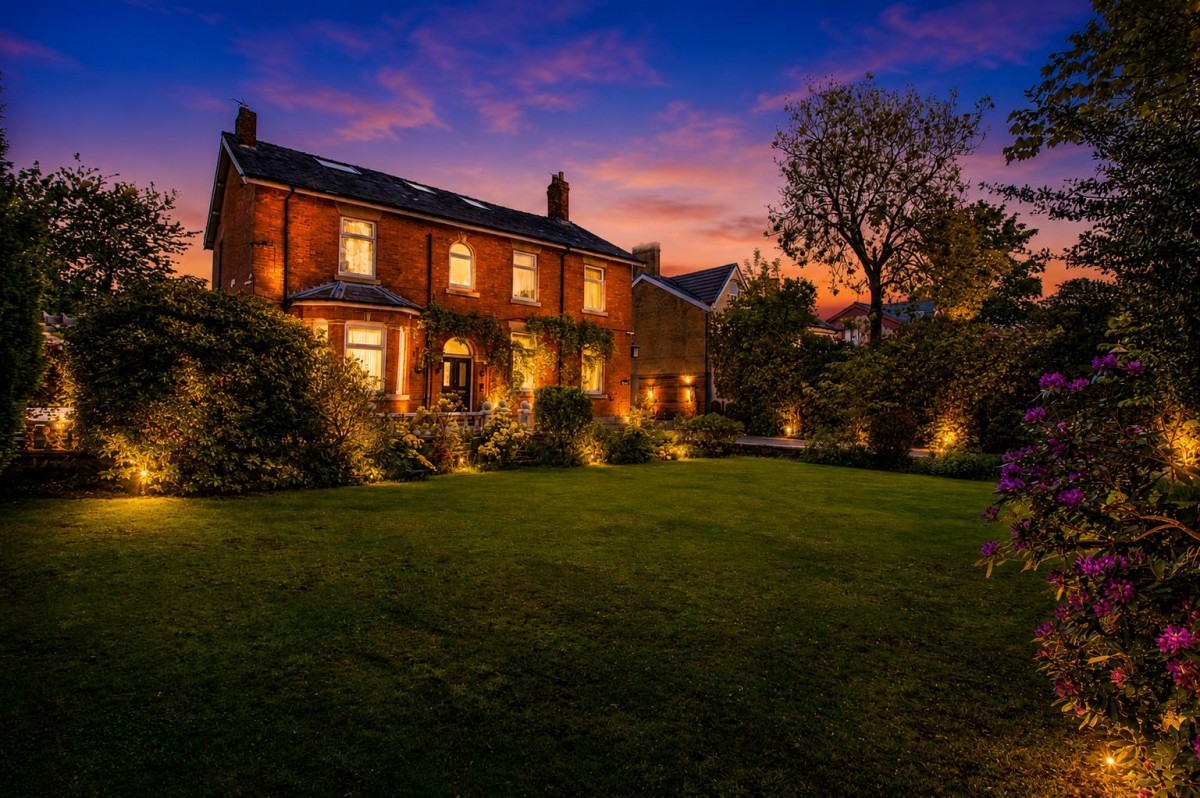 'The Old Vicarage' Hawkshaw Avenue
