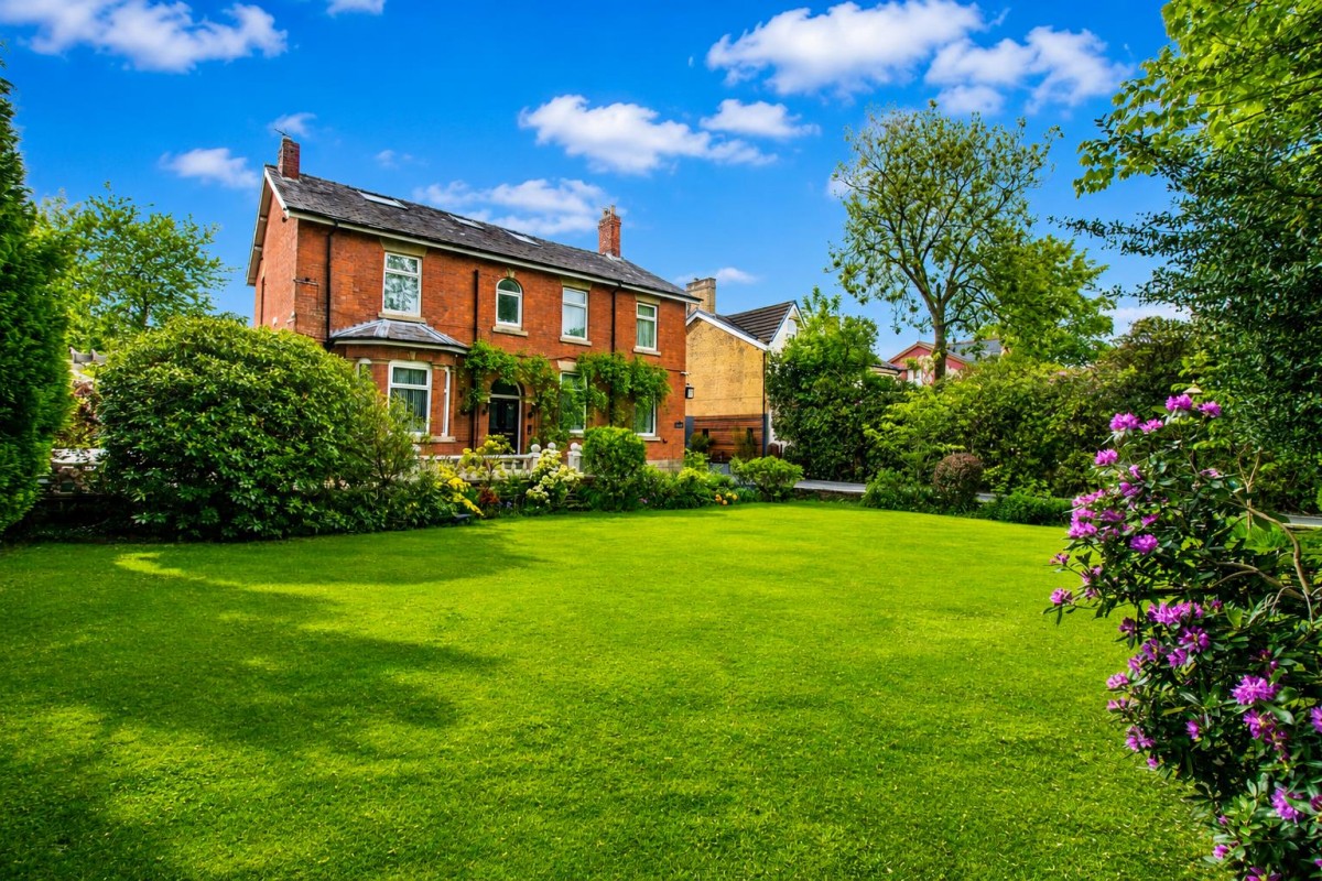 'The Old Vicarage' Hawkshaw Avenue