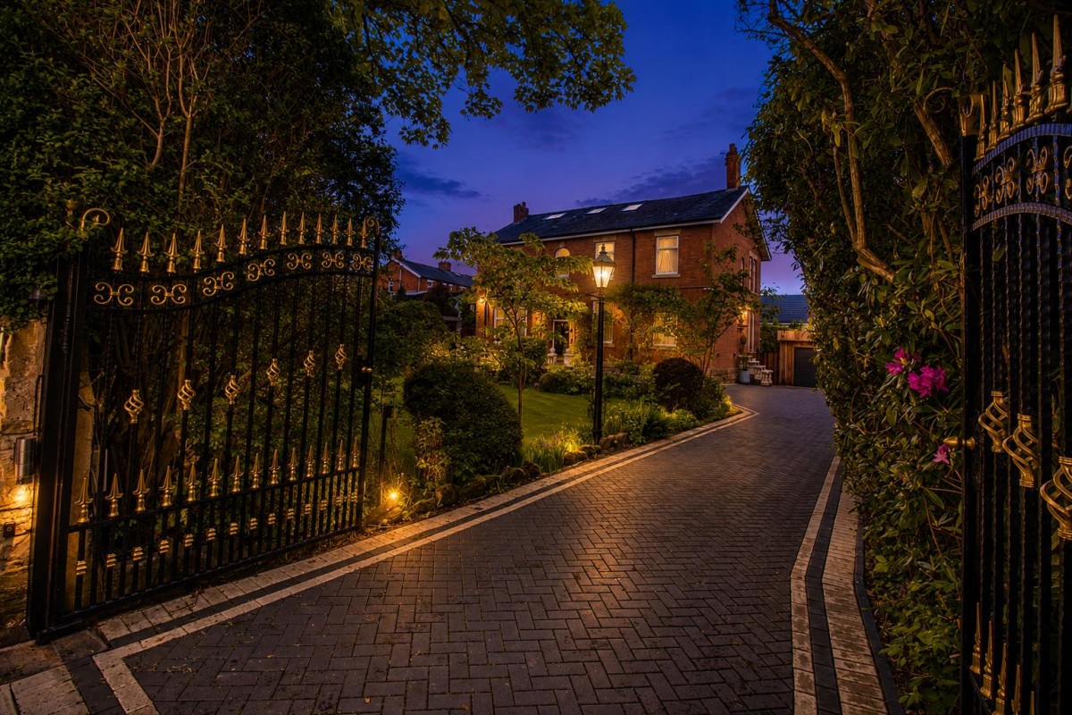 'The Old Vicarage' Hawkshaw Avenue