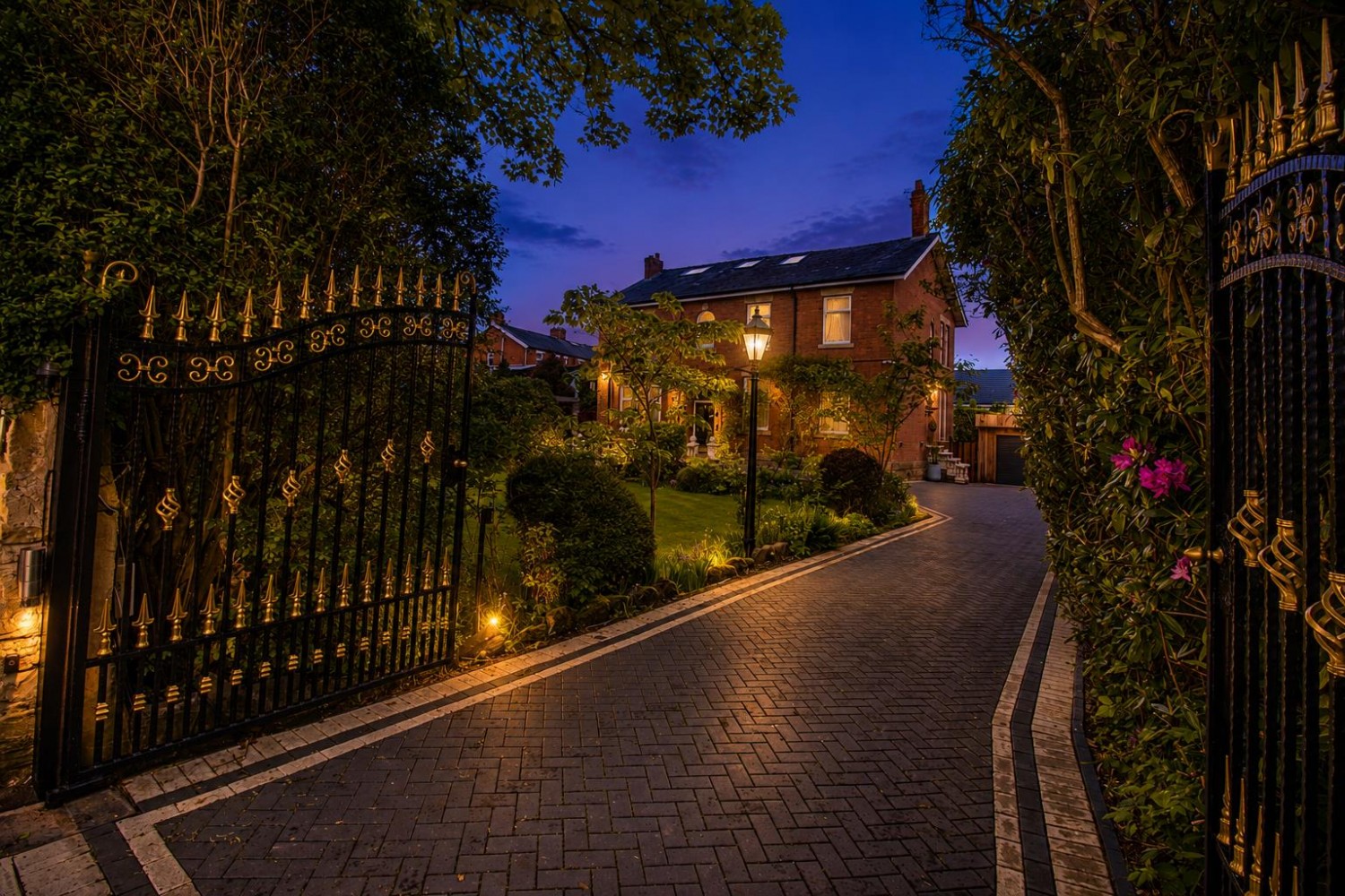 'The Old Vicarage' Hawkshaw Avenue