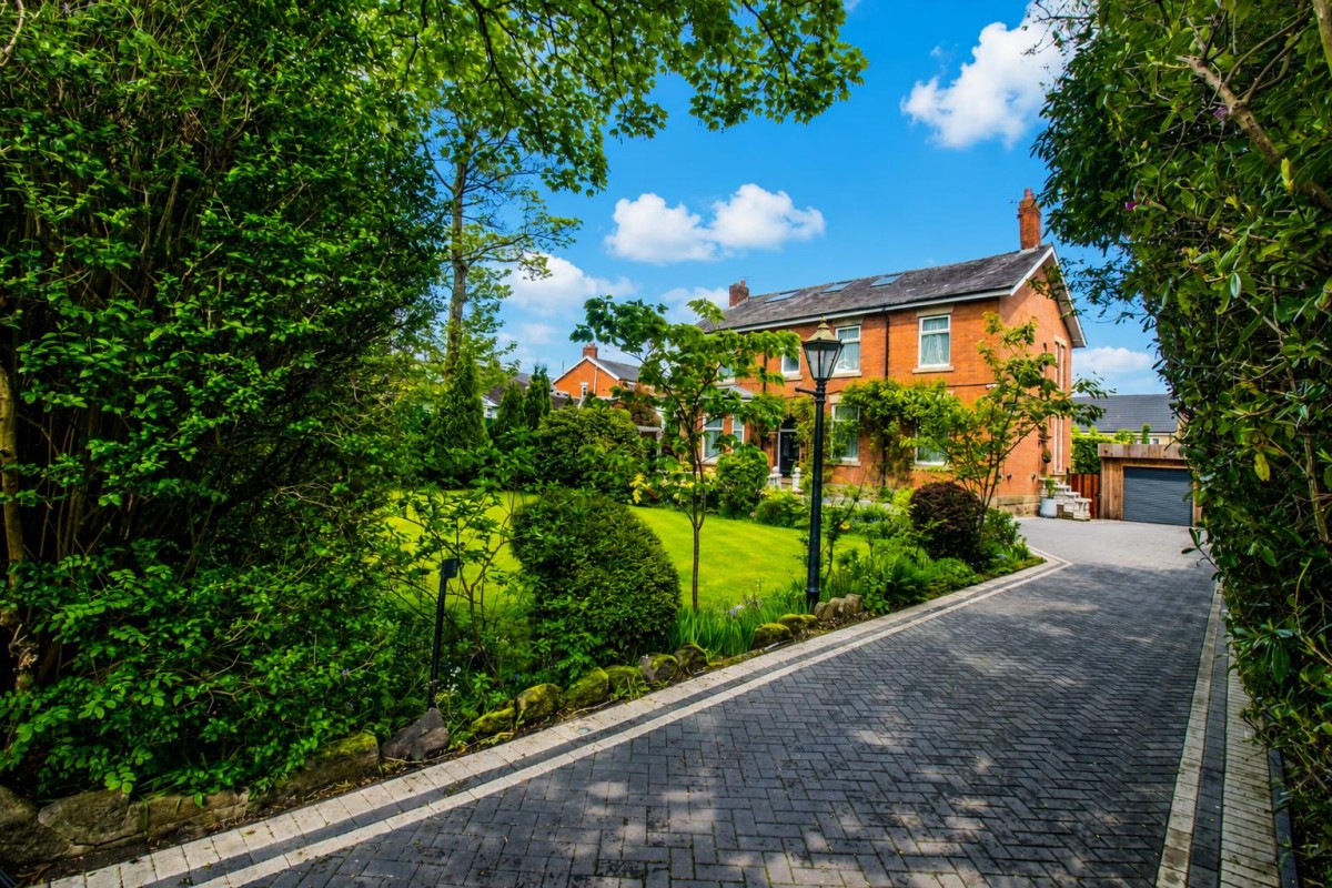 'The Old Vicarage' Hawkshaw Avenue