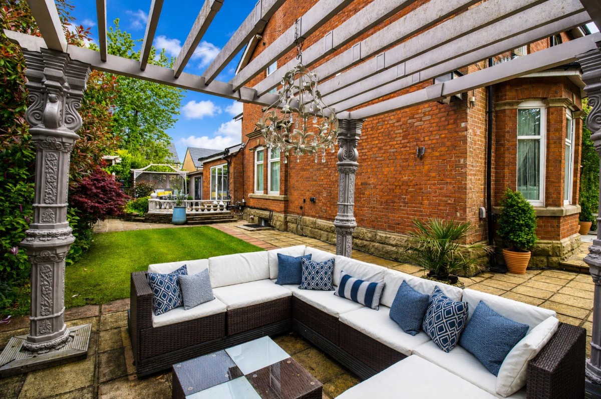 'The Old Vicarage' Hawkshaw Avenue