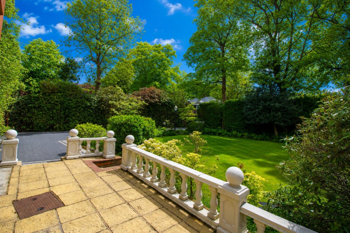 'The Old Vicarage' Hawkshaw Avenue
