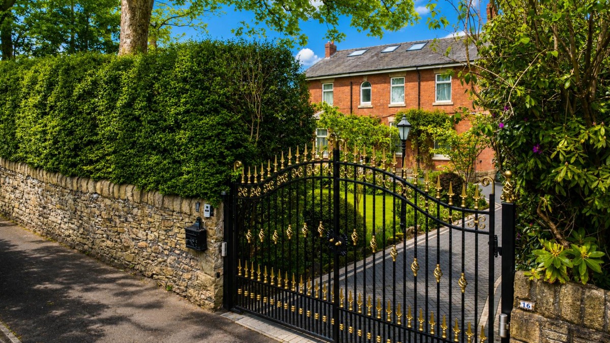 'The Old Vicarage' Hawkshaw Avenue