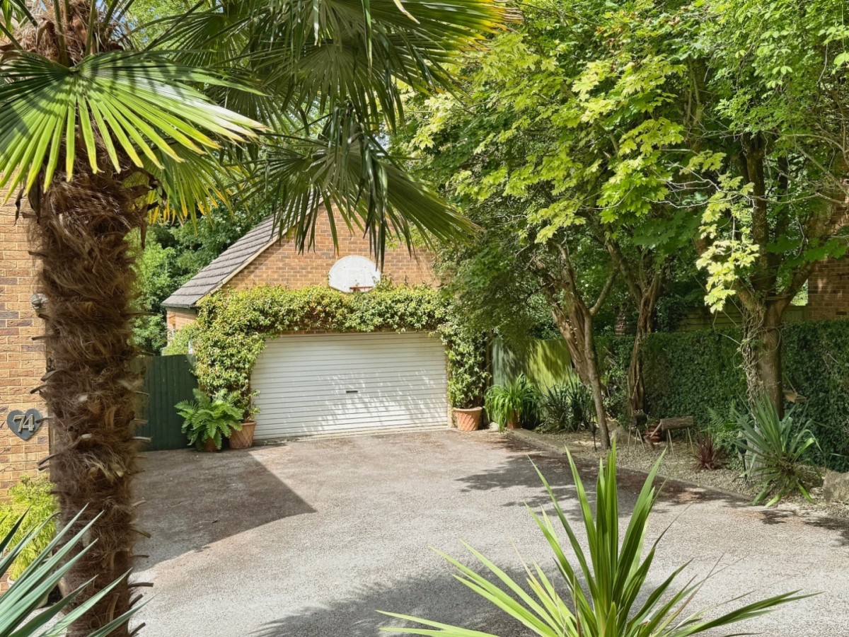 Mill Farm Drive, Stroud