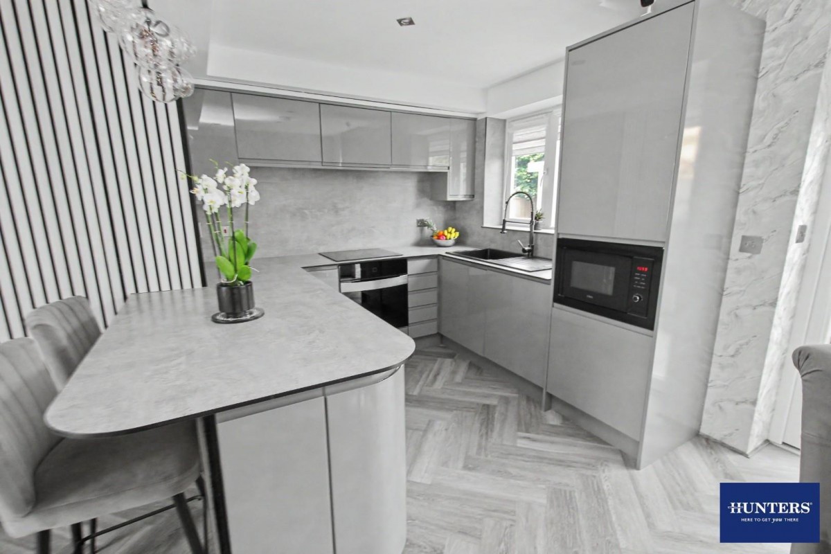 Warton Avenue Bradford, BD4 6JG
