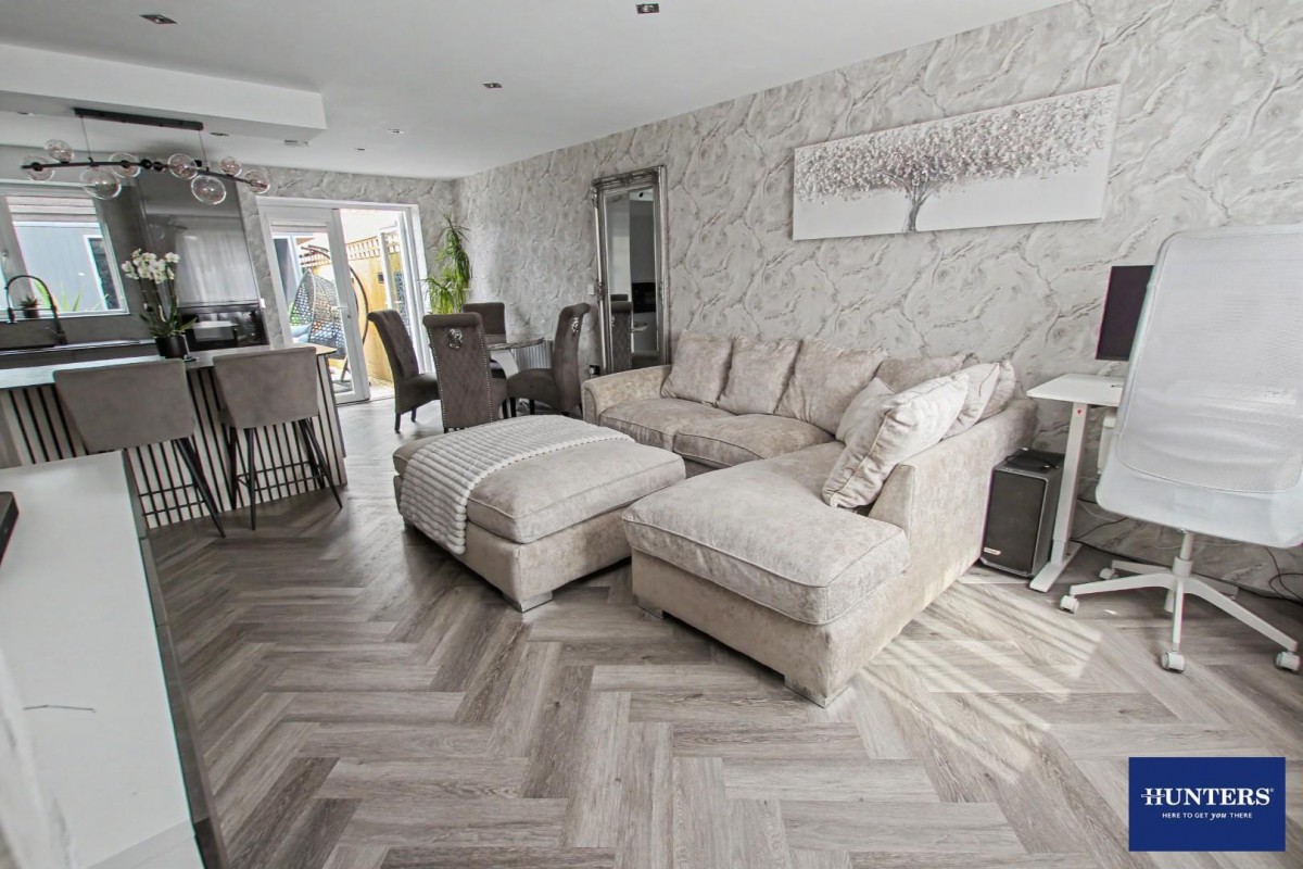 Warton Avenue Bradford, BD4 6JG