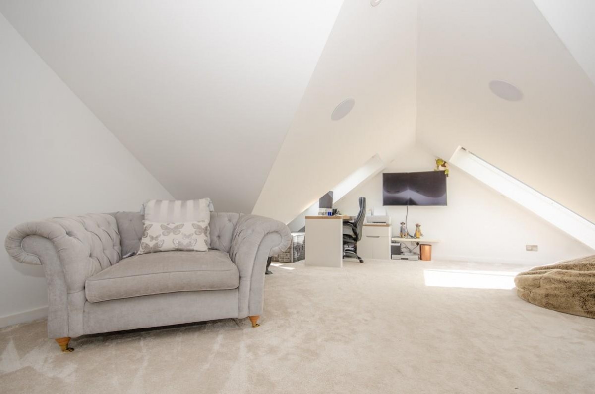 Bridgeleap Road, Downend, Bristol, BS16 6TE