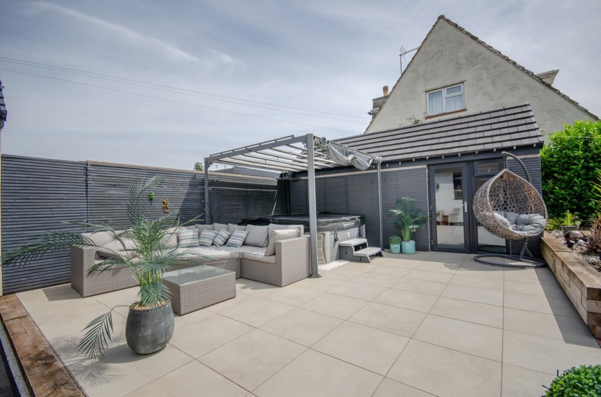 Bridgeleap Road, Downend, Bristol, BS16 6TE