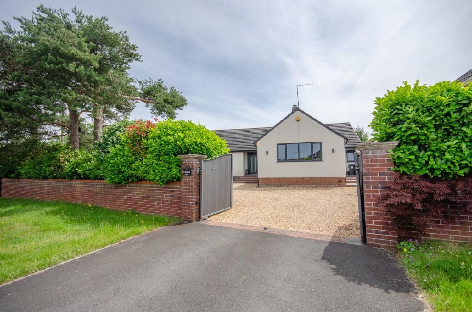 Bridgeleap Road, Downend, Bristol, BS16 6TE