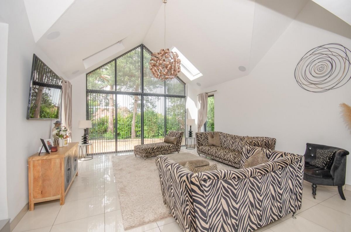 Bridgeleap Road, Downend, Bristol, BS16 6TE