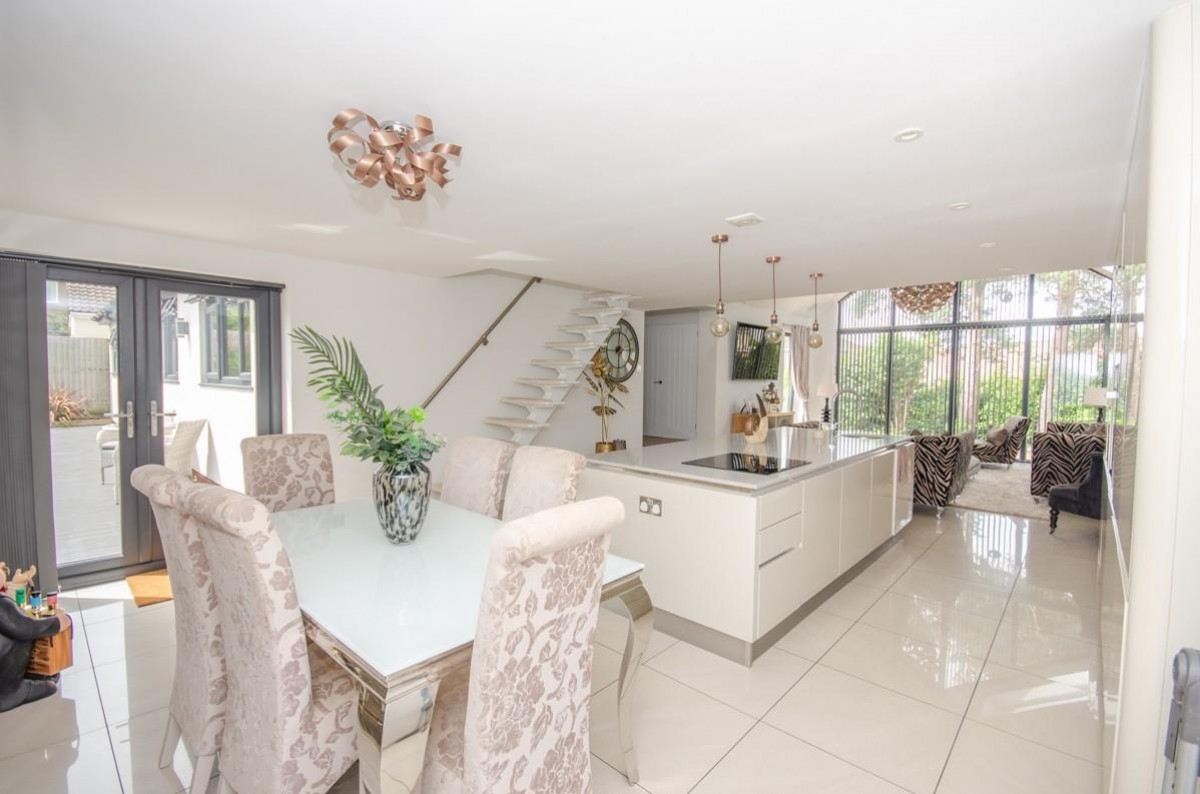 Bridgeleap Road, Downend, Bristol, BS16 6TE