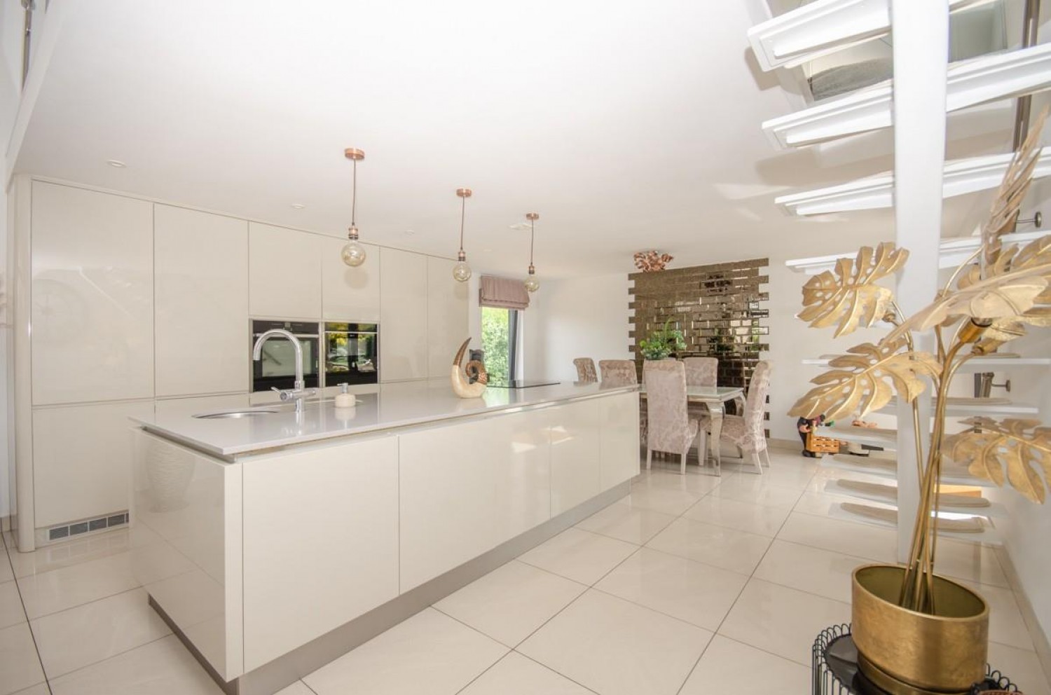Bridgeleap Road, Downend, Bristol, BS16 6TE