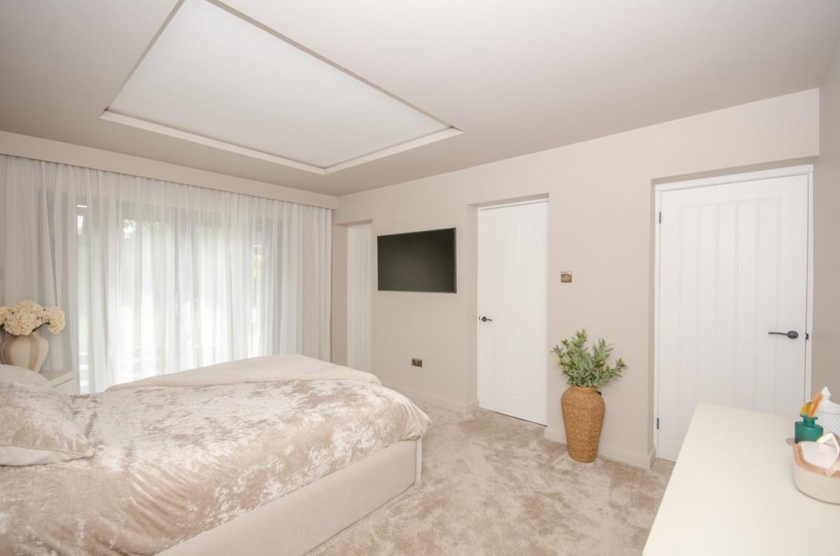 Bridgeleap Road, Downend, Bristol, BS16 6TE