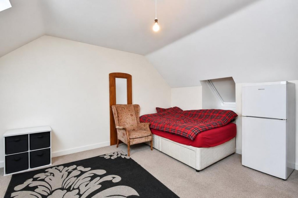 Woodlands Road, Harrogate, HG2 7AY