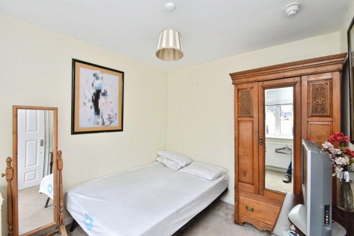 Woodlands Road, Harrogate, HG2 7AY