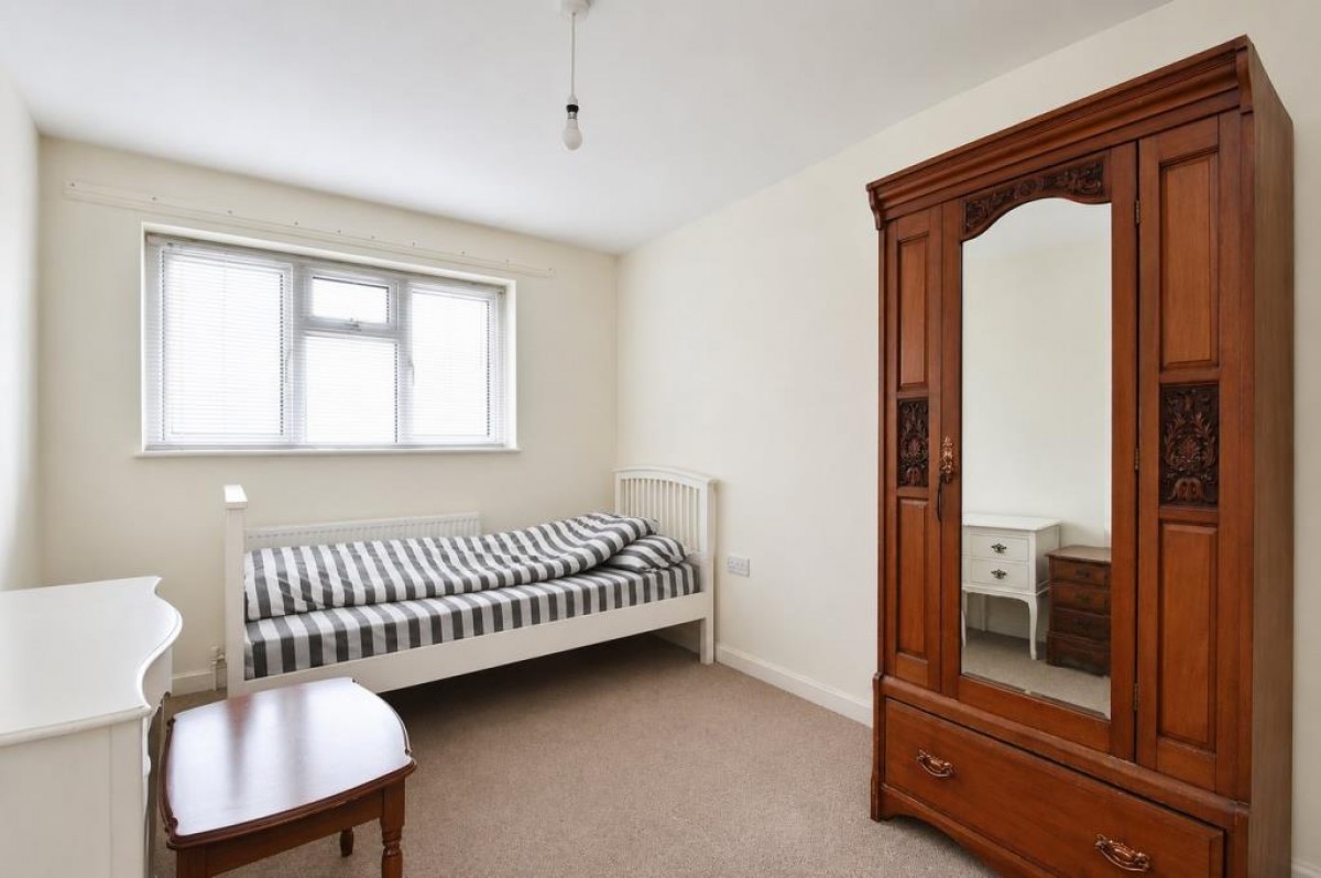 Woodlands Road, Harrogate, HG2 7AY