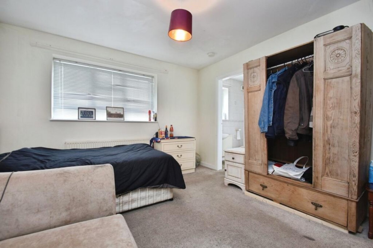 Woodlands Road, Harrogate, HG2 7AY
