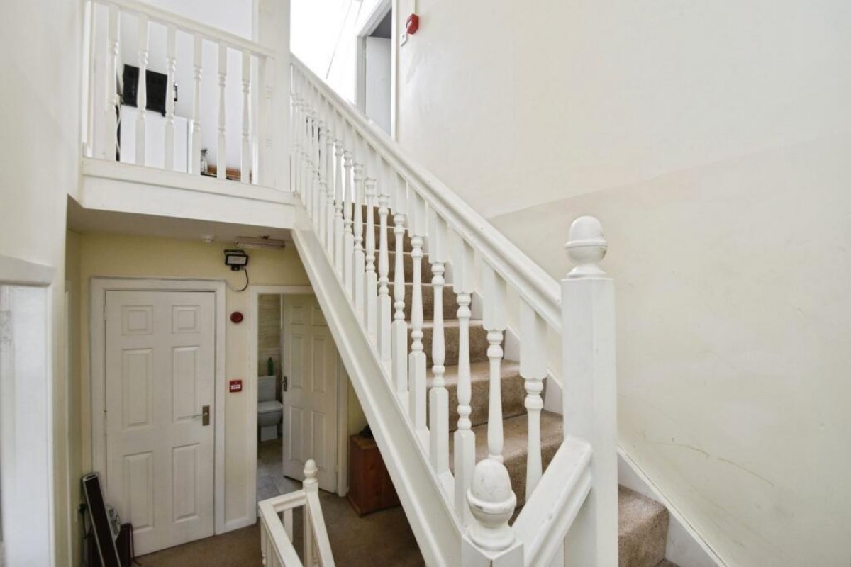 Woodlands Road, Harrogate, HG2 7AY