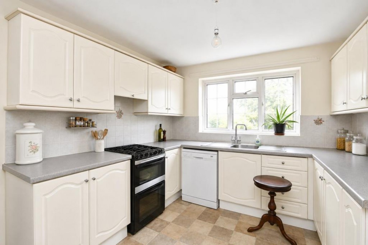 Woodlands Road, Harrogate, HG2 7AY