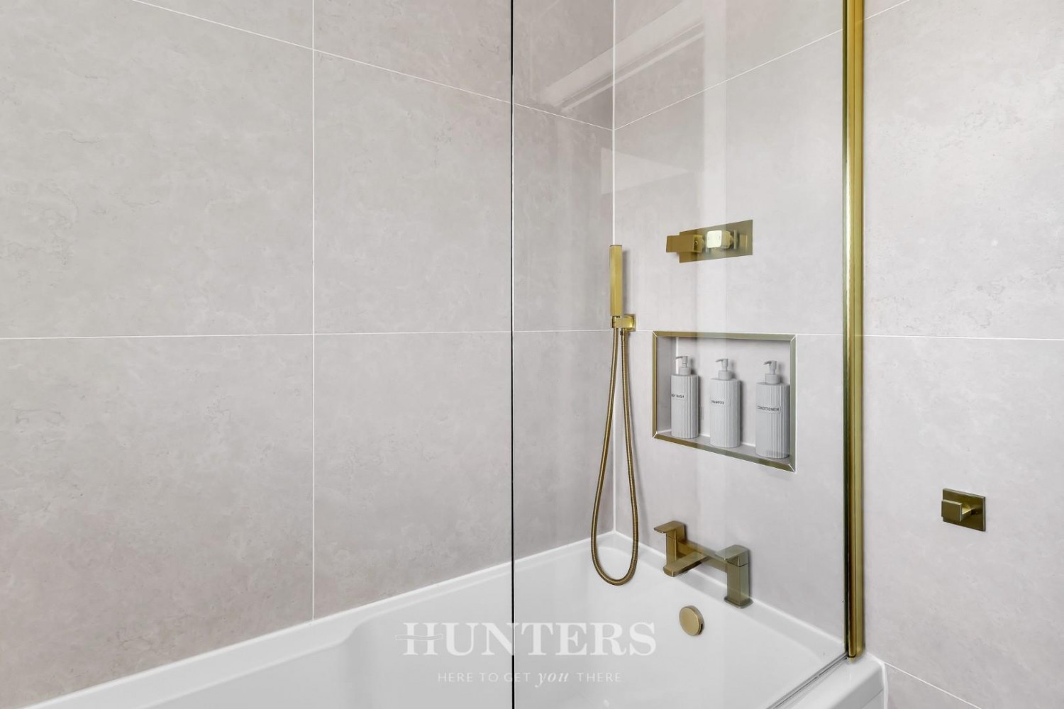 4 bedroom House for sale in Barratt Gardens, Middleton, Manchester, M24