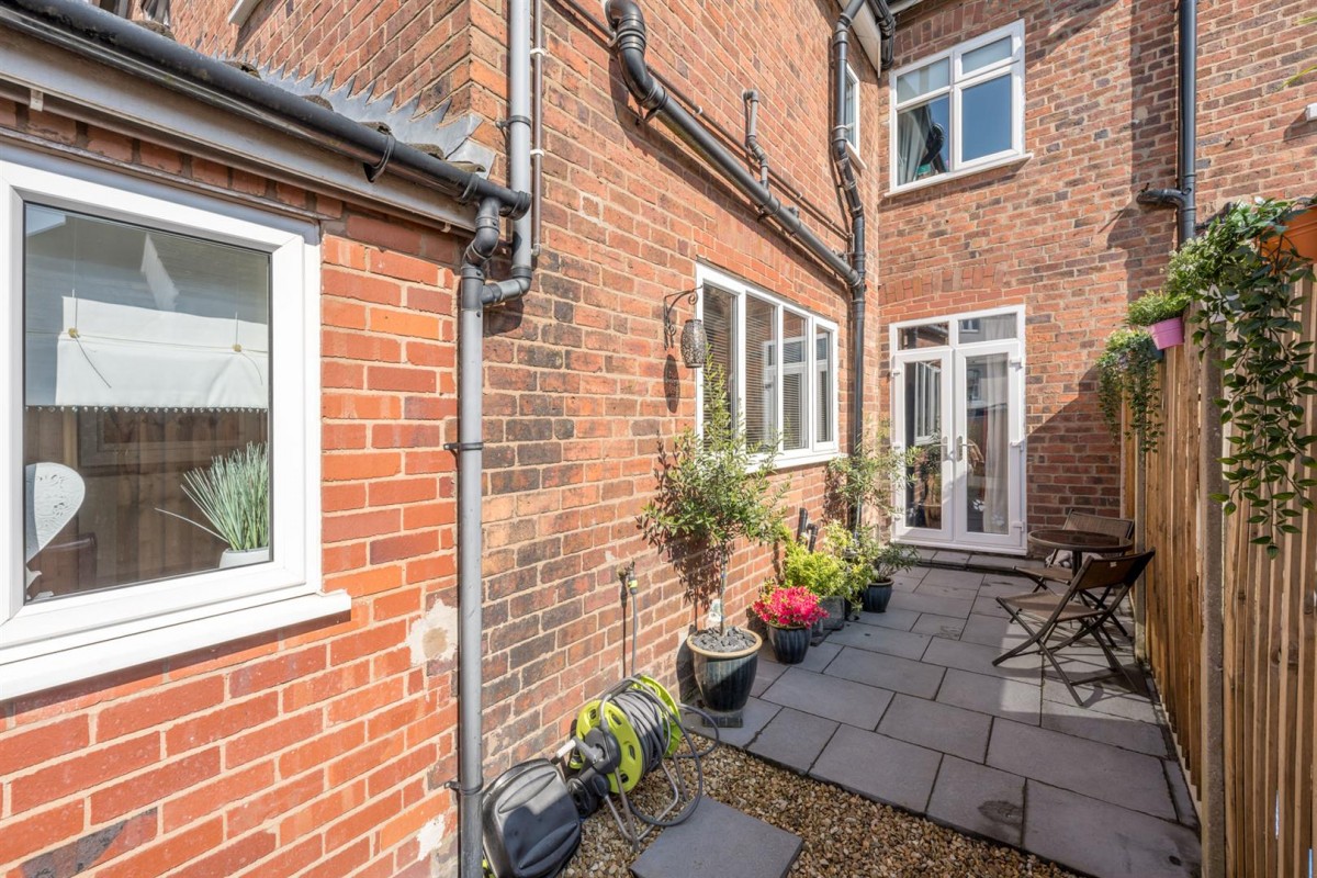 Clifton Street, Stourbridge, DY8 3XR