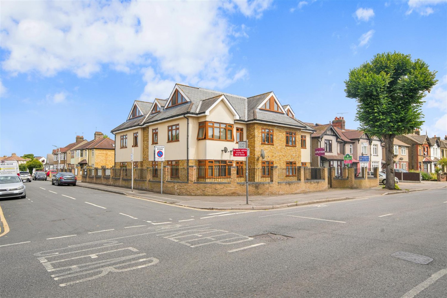 2 bedroom Flat for sale in Mawney Road, Romford, RM7