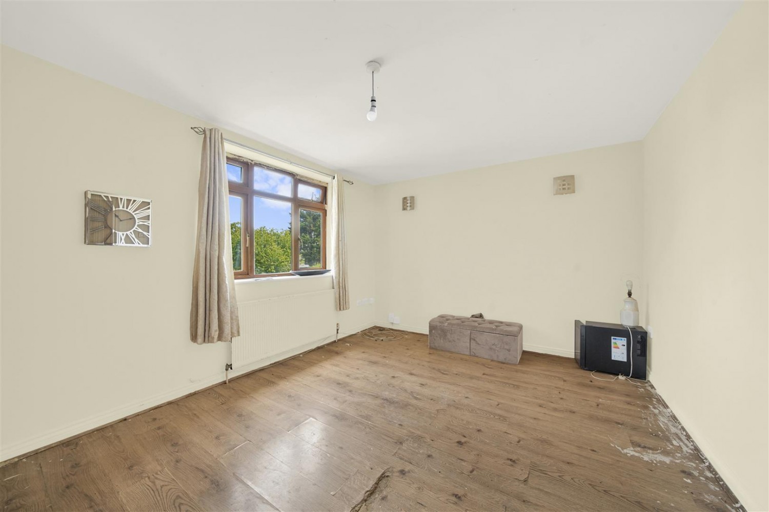 2 bedroom Flat for sale in Mawney Road, Romford, RM7