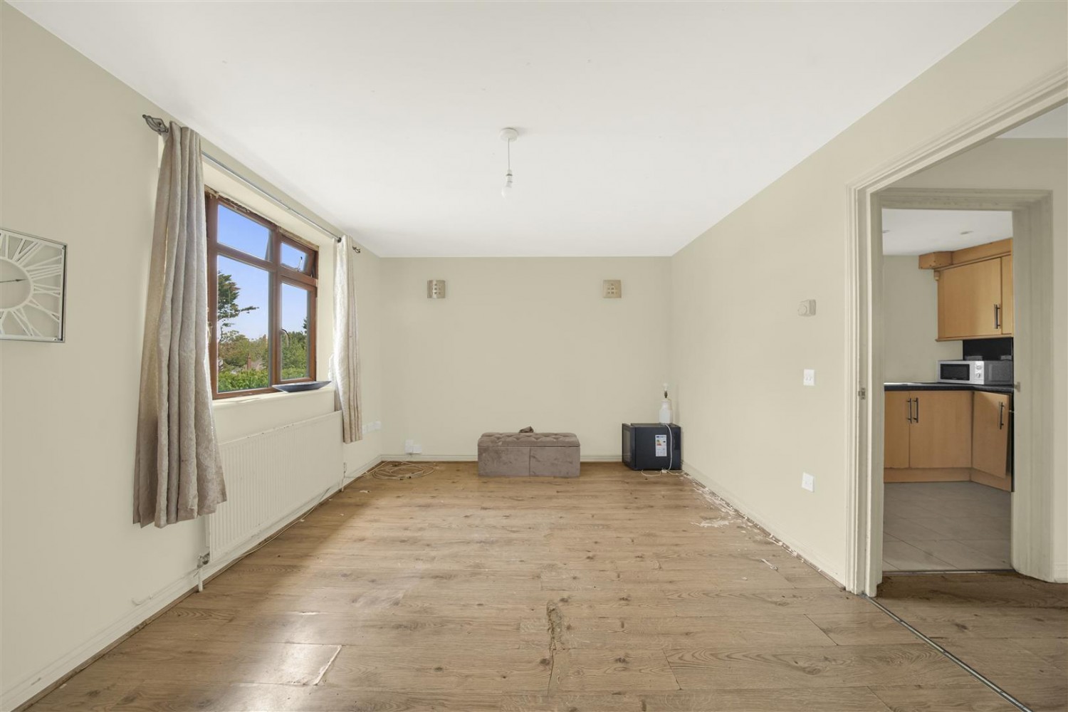 2 bedroom Flat for sale in Mawney Road, Romford, RM7